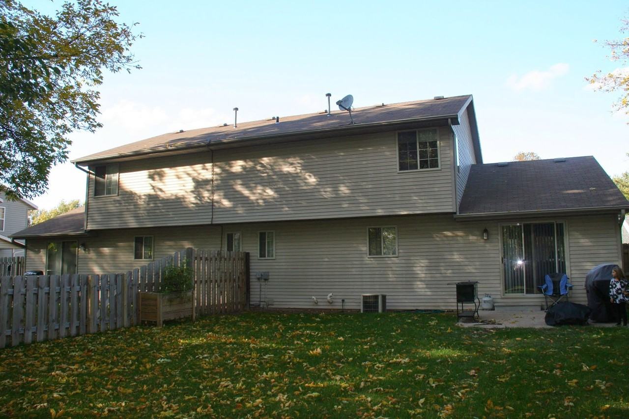 977 Aldrin St - Photo 2 of 2