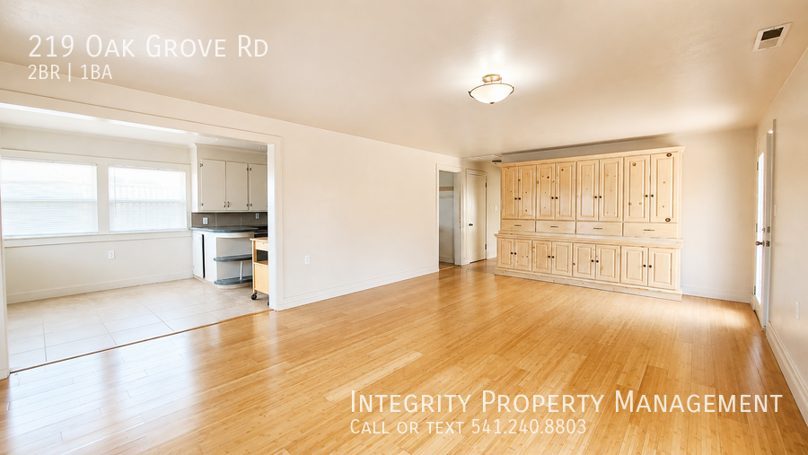 219 Oak Grove Rd - Photo 6 of 18