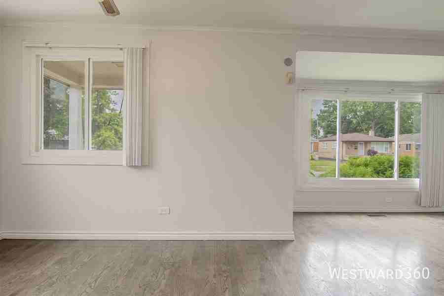 14537 University Ave #SFH - Photo 5 of 19