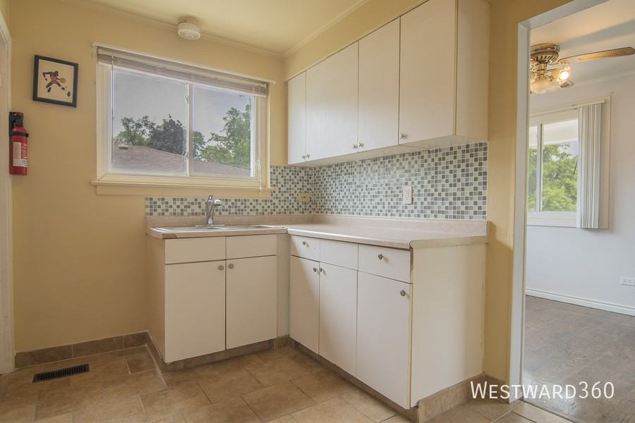 14537 University Ave #SFH - Photo 7 of 19