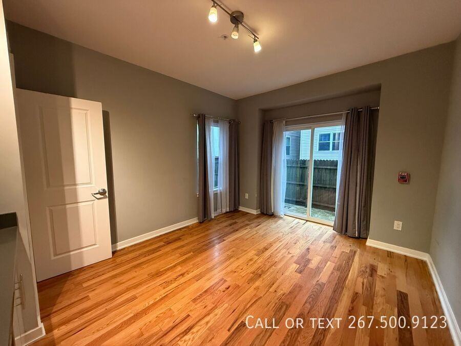 533 N Budd St #1D - Photo 2 of 10