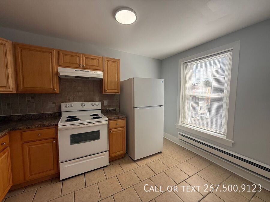 241 W Queen Ln - Photo 2 of 14