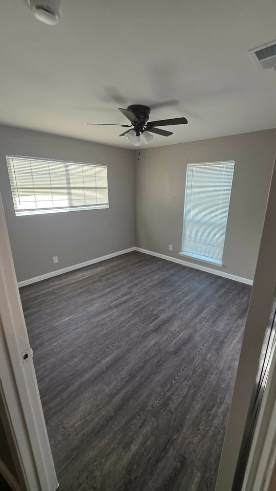415 Potosi St - Photo 6 of 22