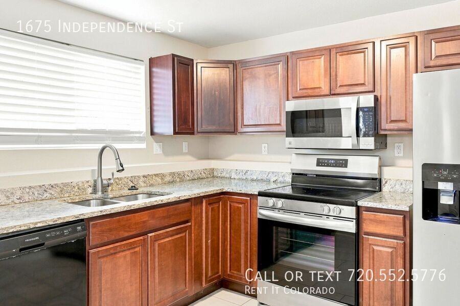 1675 Independence St - Photo 4 of 21