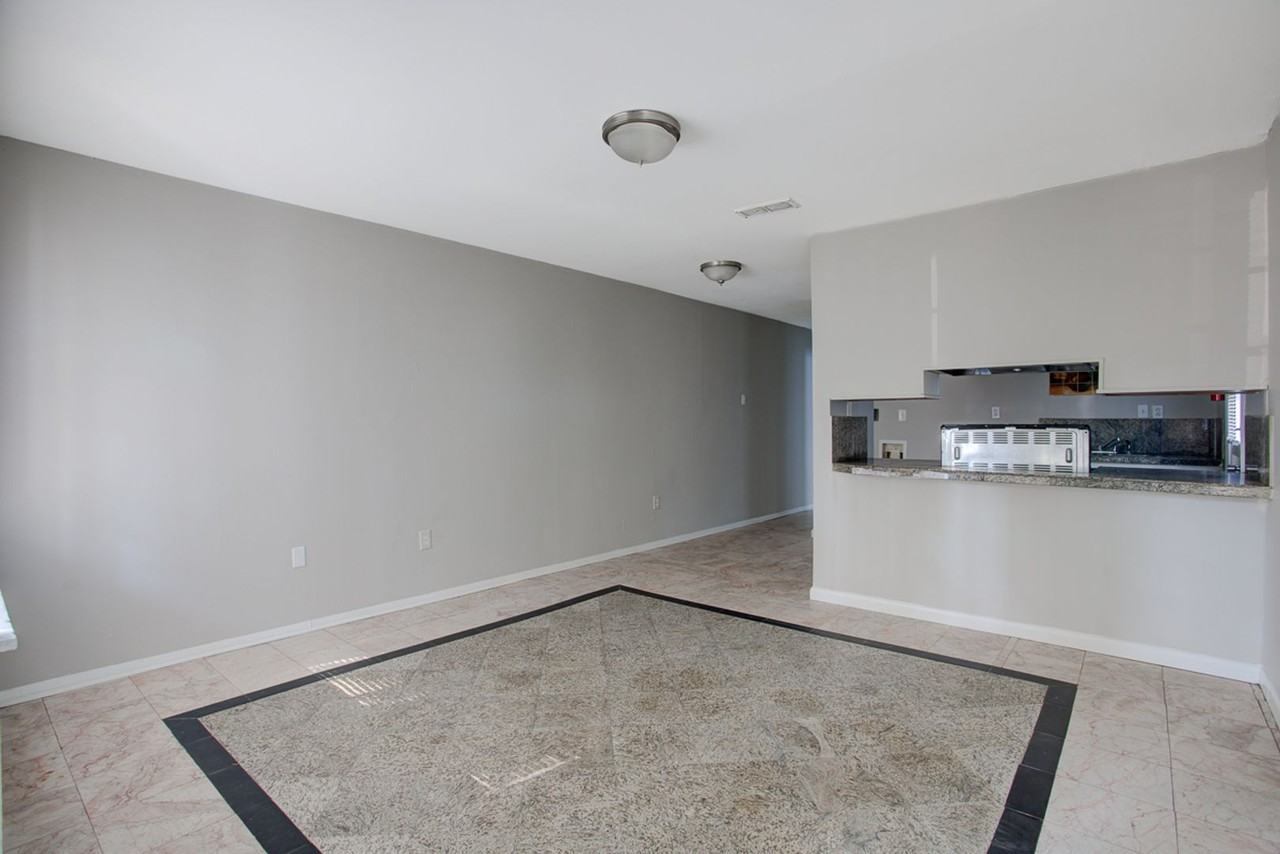1053 Treadwell St - Photo 2 of 9