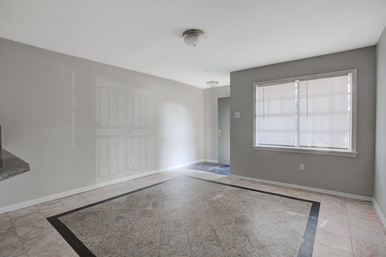 1053 Treadwell St - Photo 3 of 9