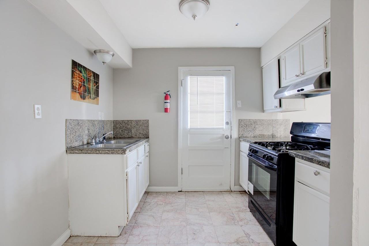 1053 Treadwell St - Photo 4 of 9