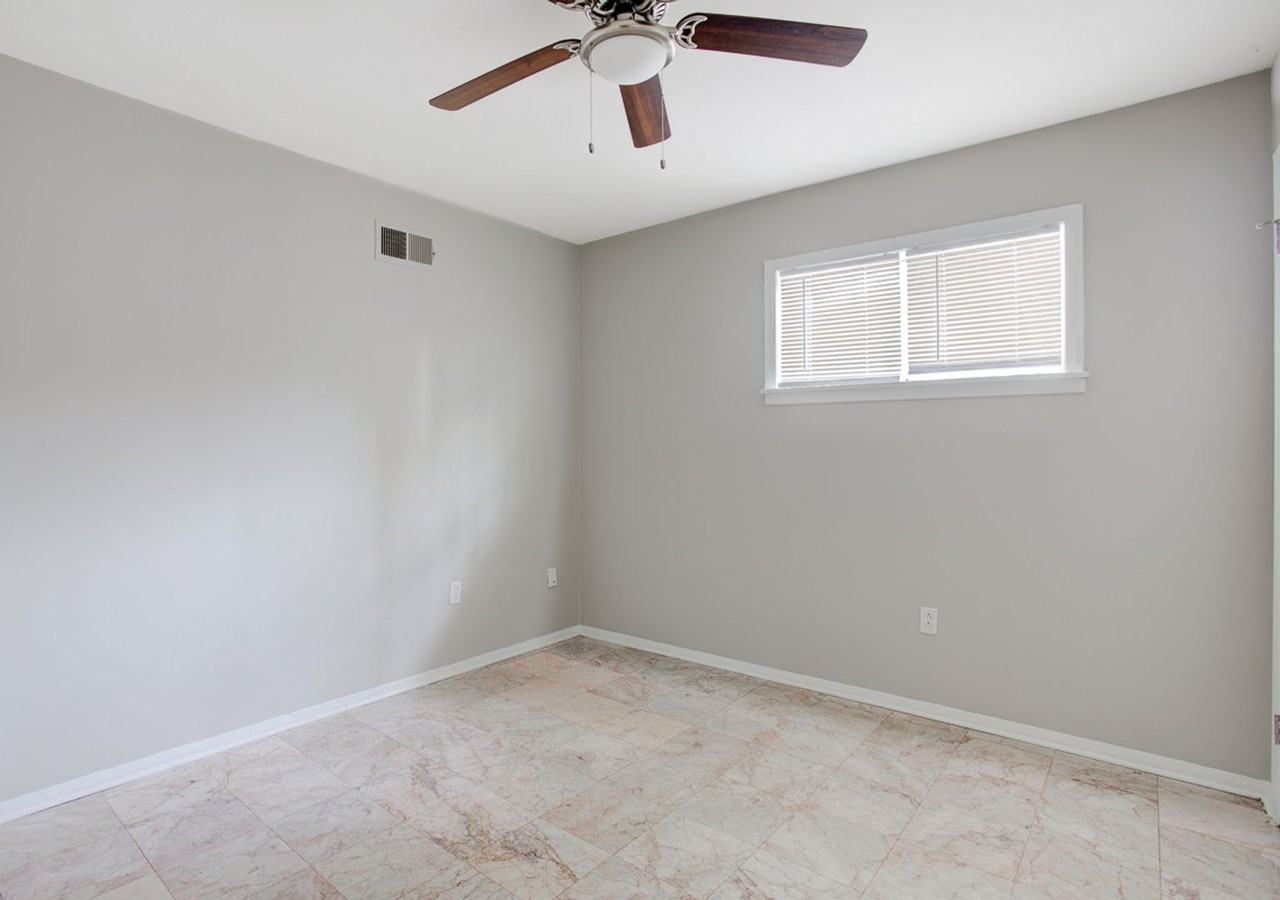1053 Treadwell St - Photo 6 of 9
