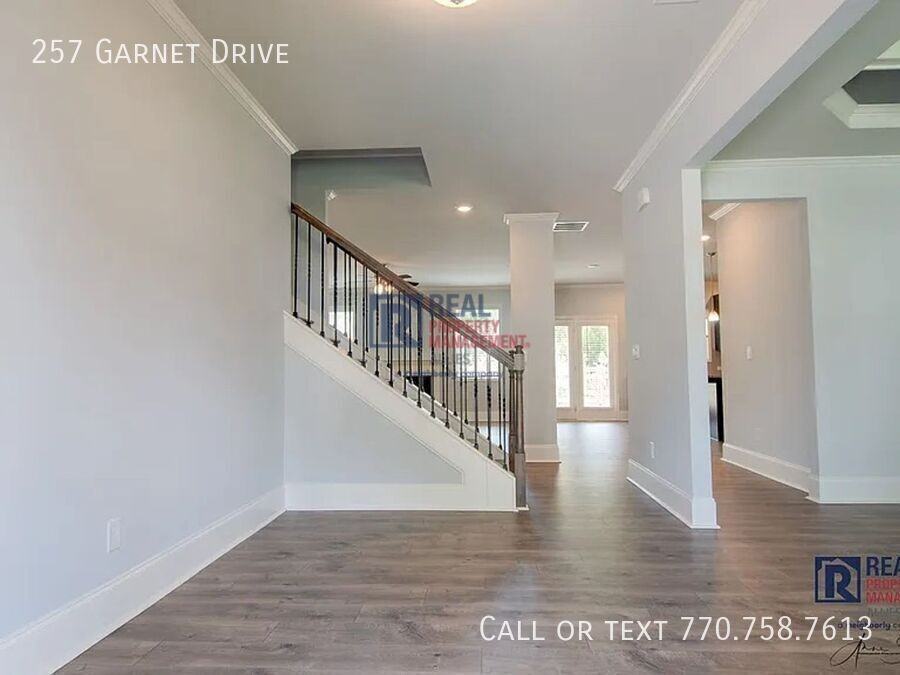 257 Garnet Dr - Photo 2 of 24