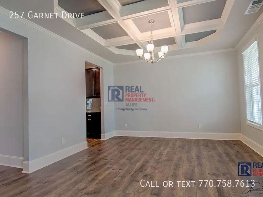 257 Garnet Dr - Photo 3 of 24