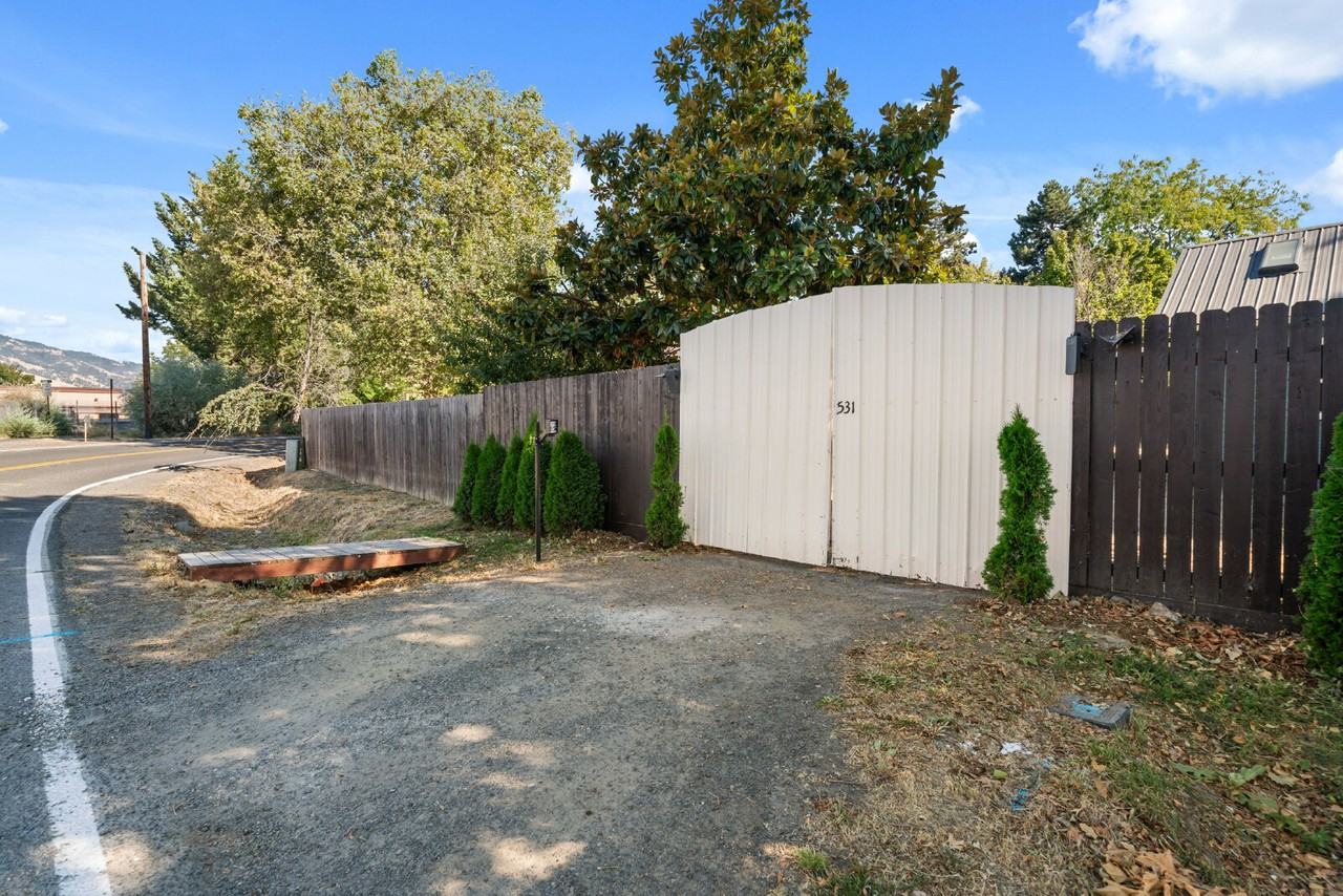 531 Clay St - Photo 2 of 28