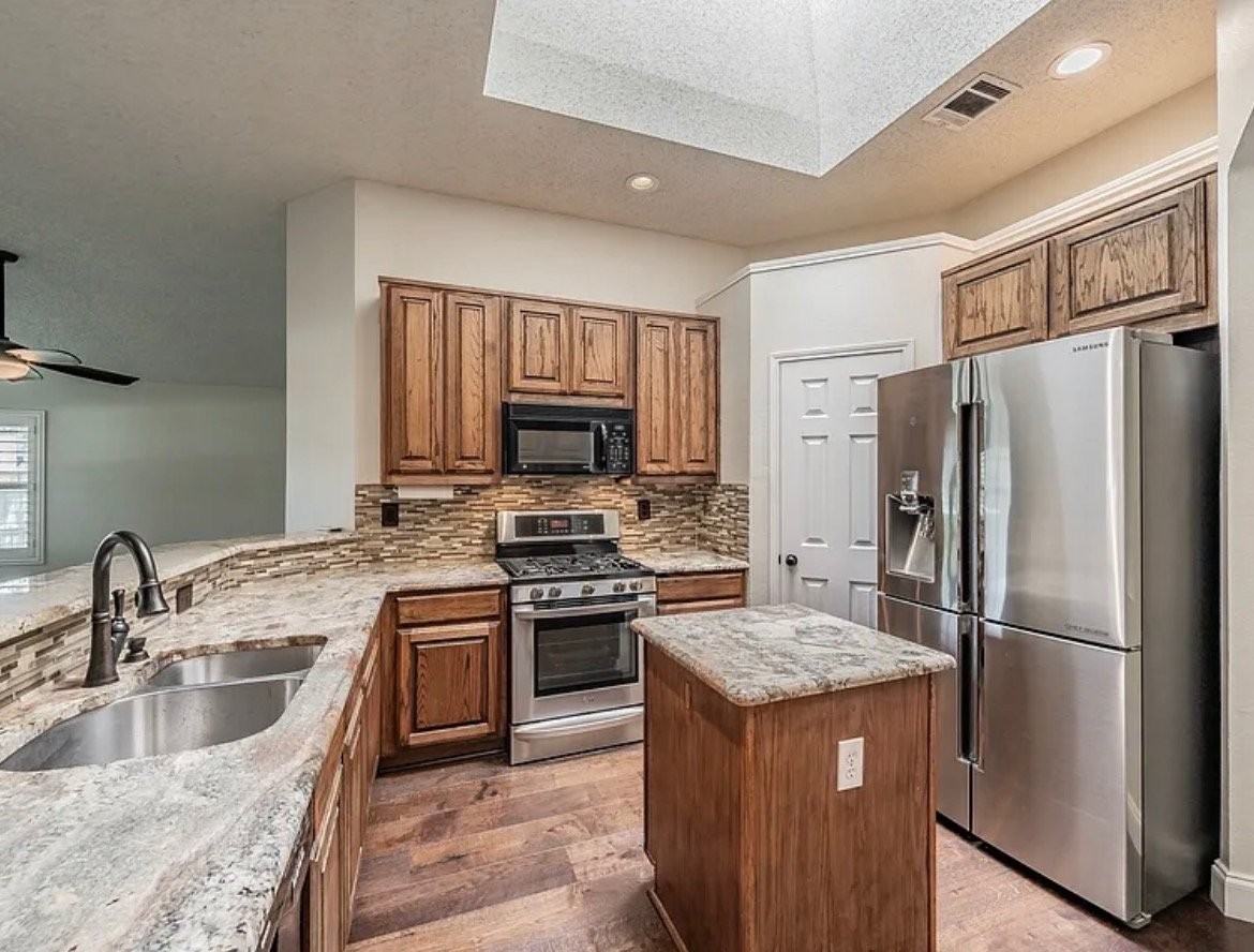 4809 Summit Cir - Photo 3 of 6