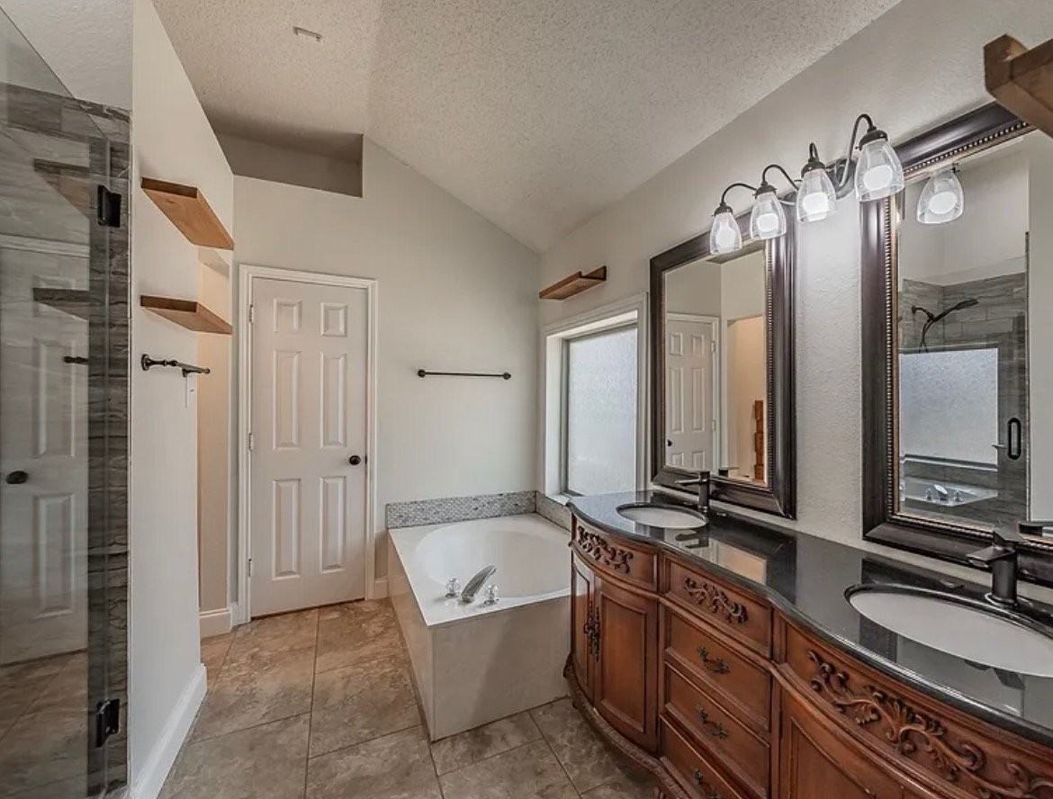 4809 Summit Cir - Photo 4 of 6