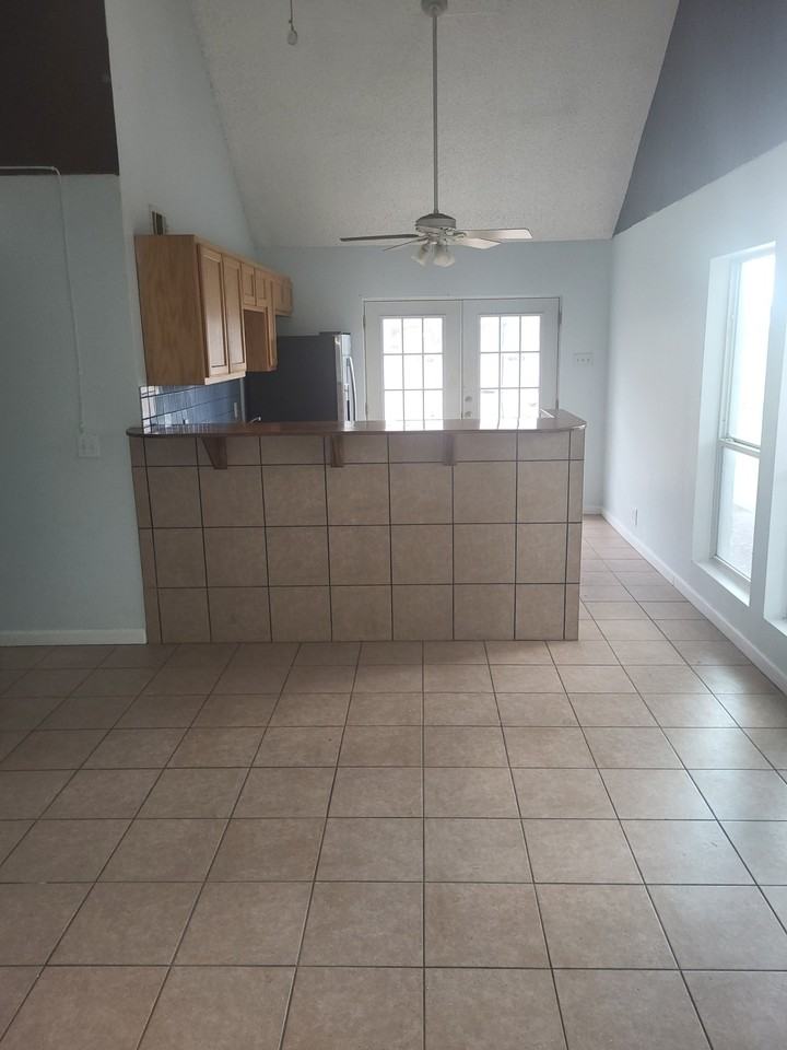 2300 Live Oak St #3 - Photo 3 of 13