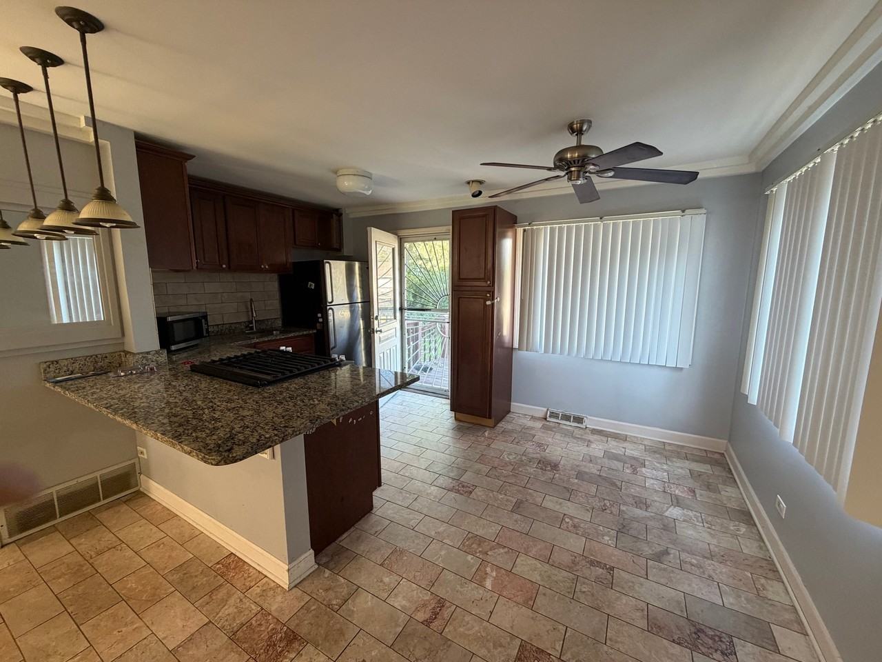 101 N Cedar Ln - Photo 3 of 9