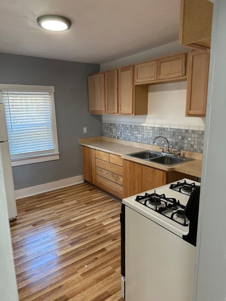 737 Belmont Ave - Photo 4 of 17