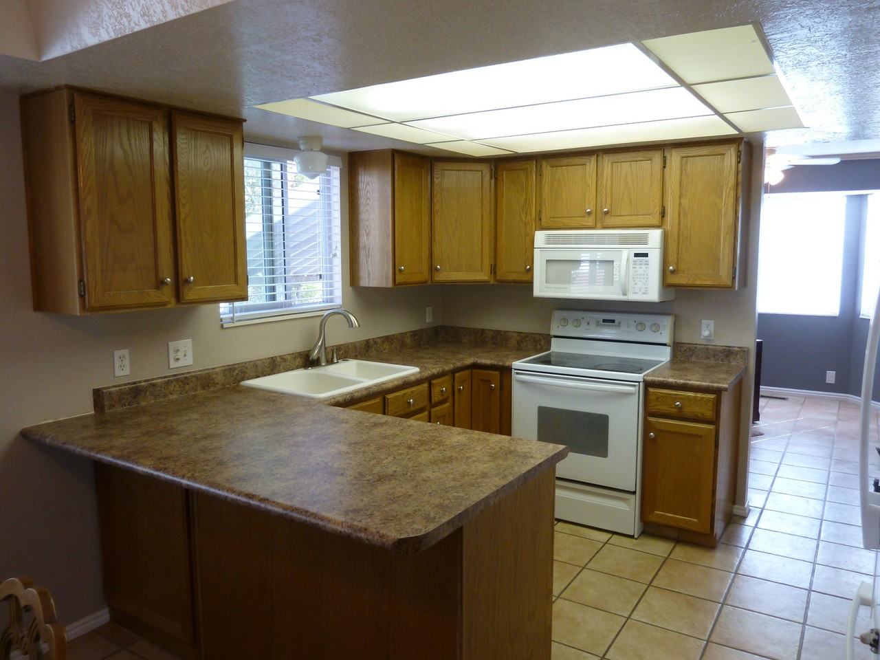 571 E St - Photo 2 of 27