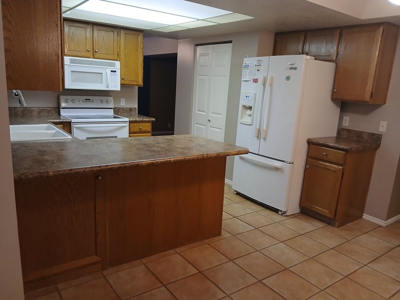 571 E St - Photo 3 of 27