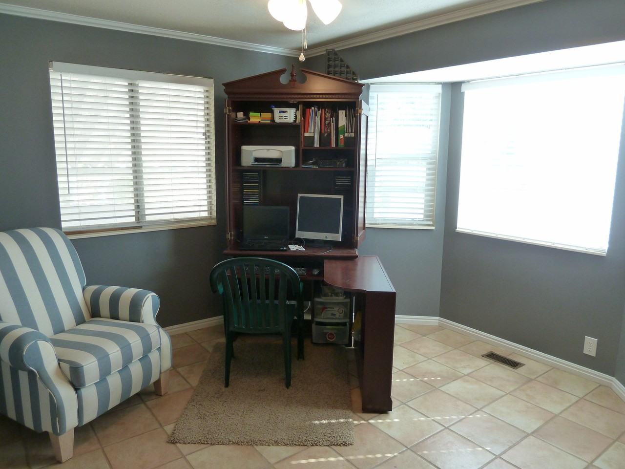 571 E St - Photo 7 of 27