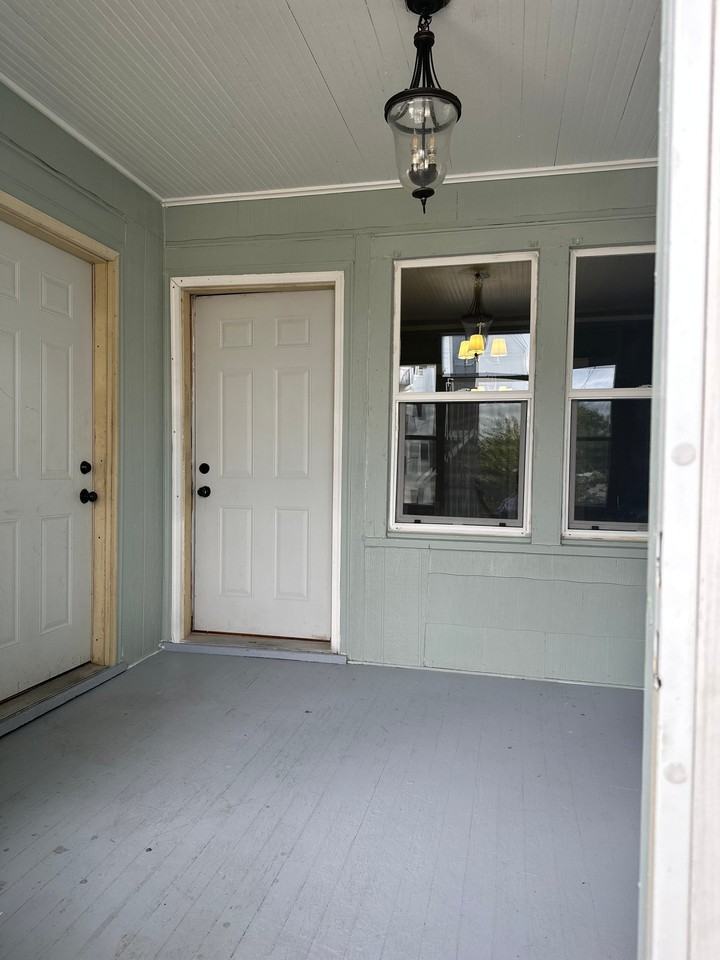 623 1/2 S 33rd St #2 - Photo 3 of 19
