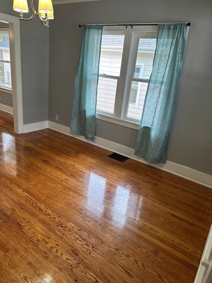 623 1/2 S 33rd St #2 - Photo 4 of 19