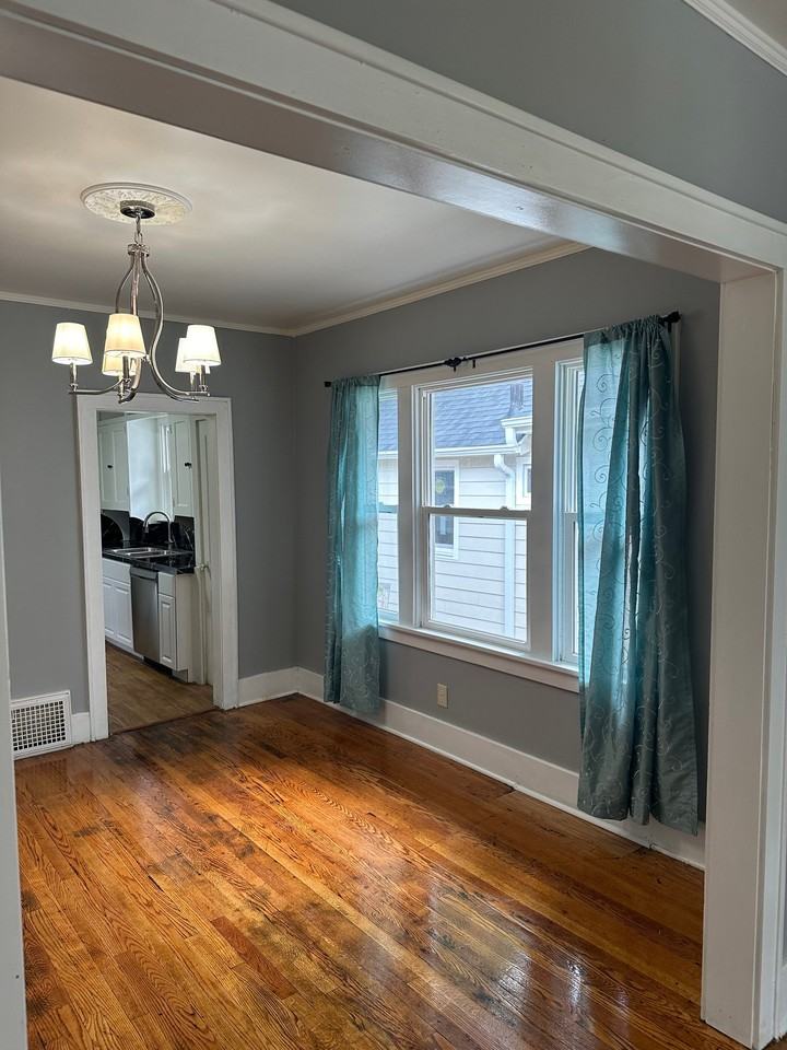 623 1/2 S 33rd St #2 - Photo 6 of 19