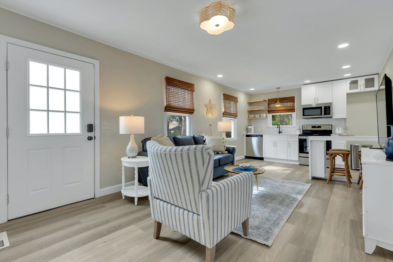 111 Ne 19th St #D - Photo 2 of 20