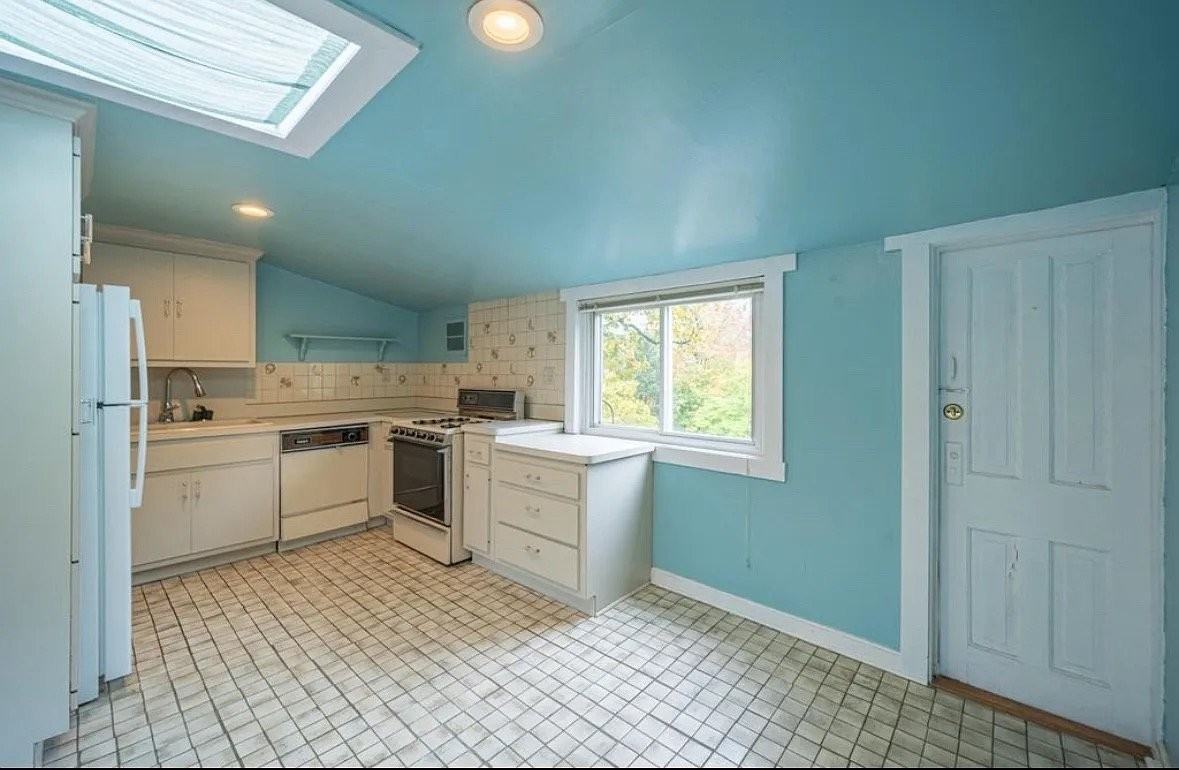 180 Bellevue Ave #3