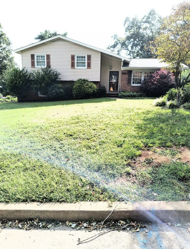 2730 Edinburg Dr - Photo 3 of 3