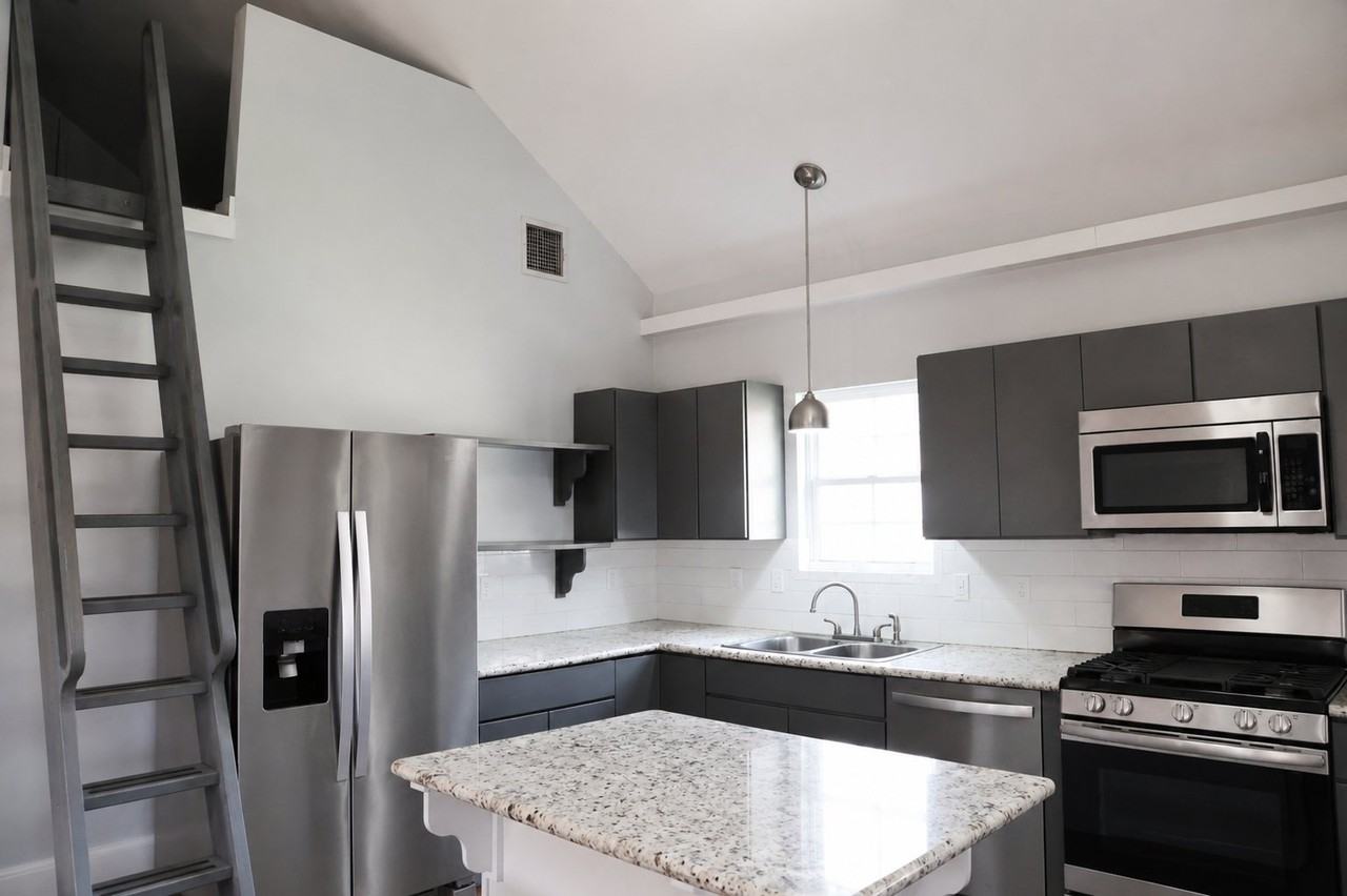 215 Rose St - Photo 5 of 20