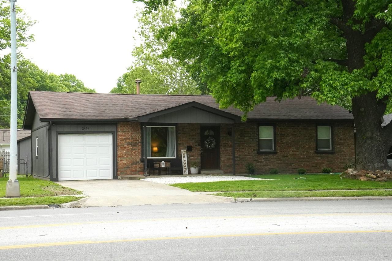 2454 S National Ave - Photo 2 of 20