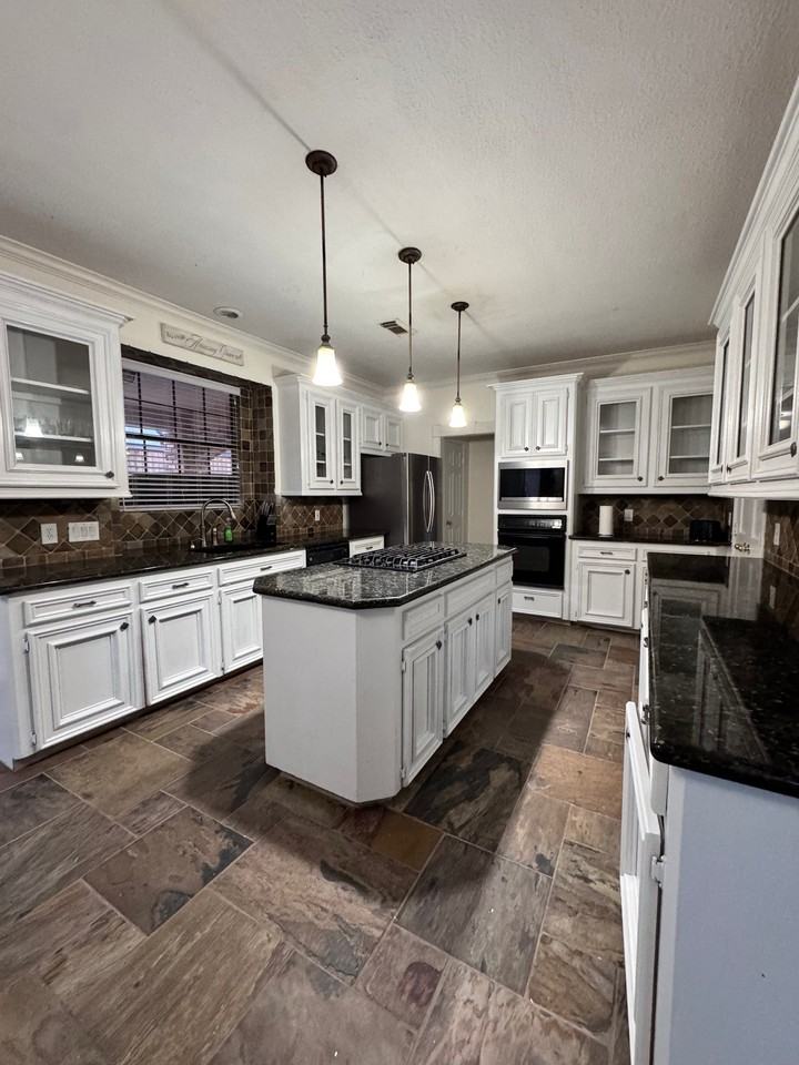 8215 Turnmill Ct - Photo 3 of 19