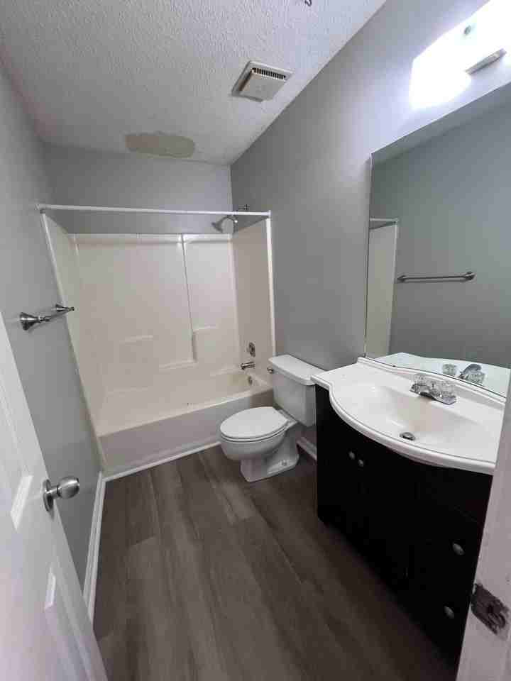 4009 Hawthorne Cir Se #2 - Photo 7 of 10