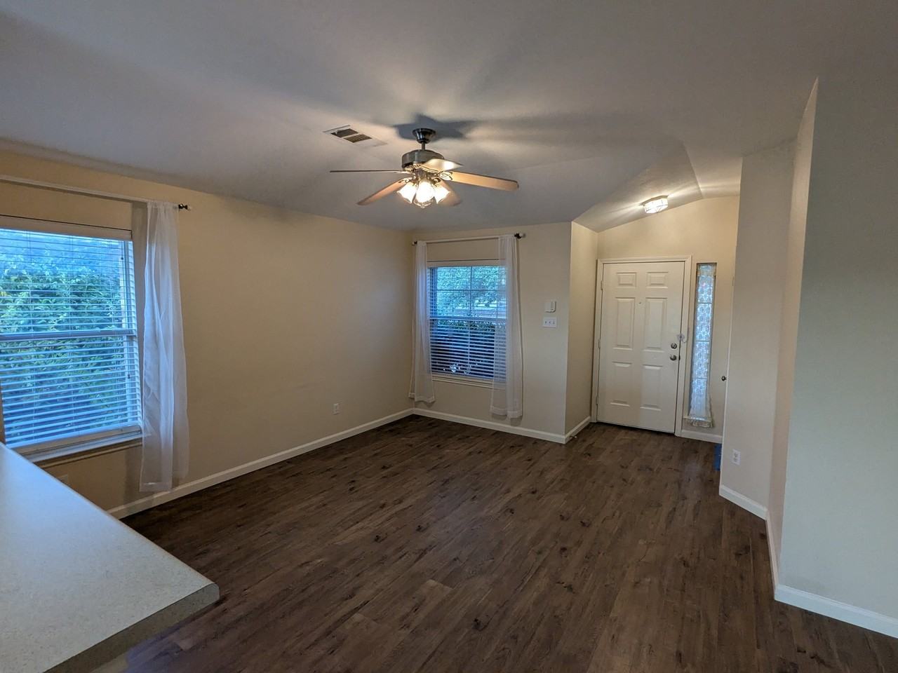 313 Tudor House Rd - Photo 3 of 18