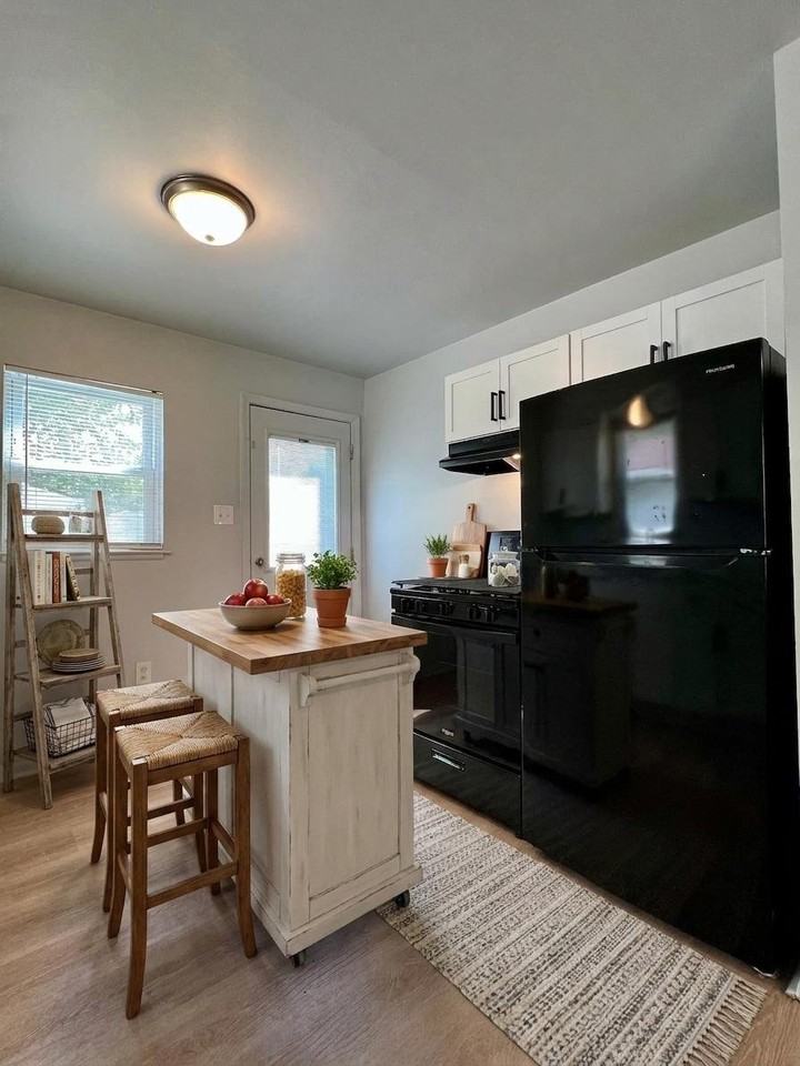 20340 Emily St - Photo 3 of 8