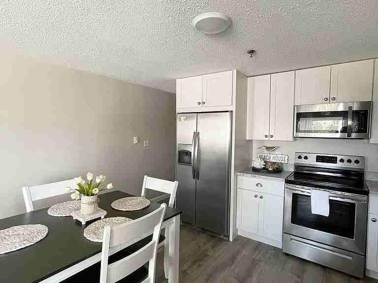 7 Duston Ave #D - Photo 3 of 10