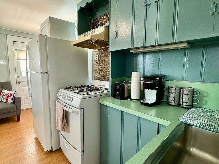 21 Ocean Blvd #B - Photo 4 of 11