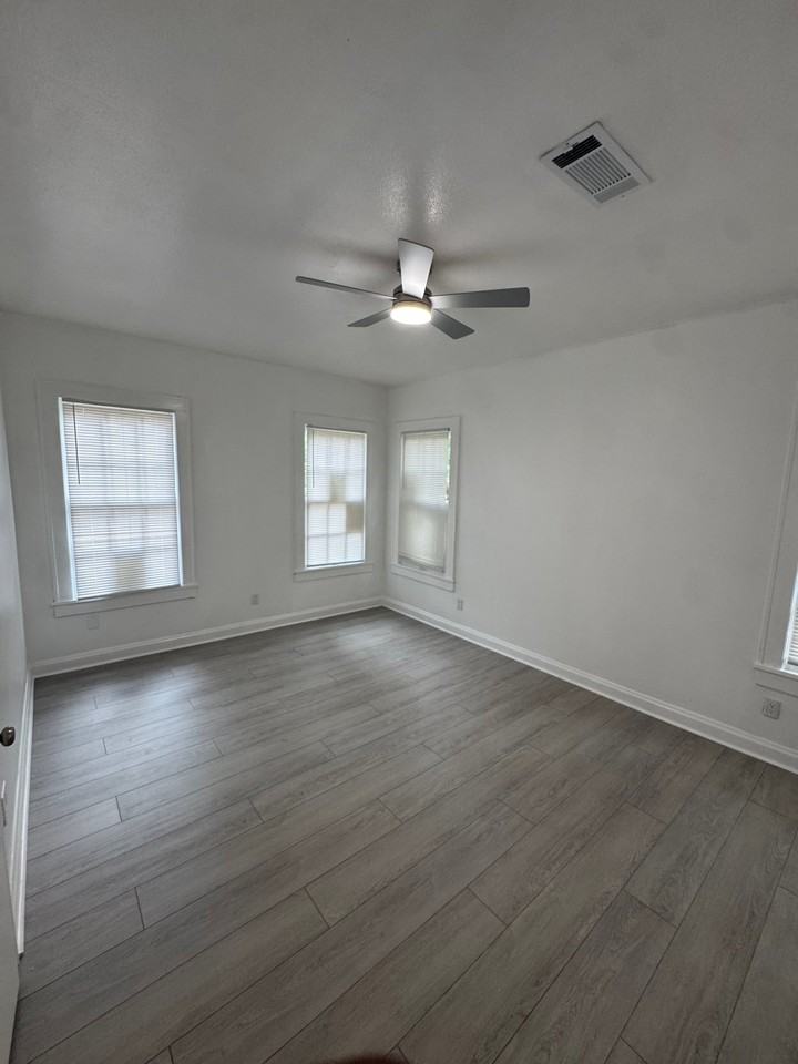 117 Ease College St - Photo 6 of 13