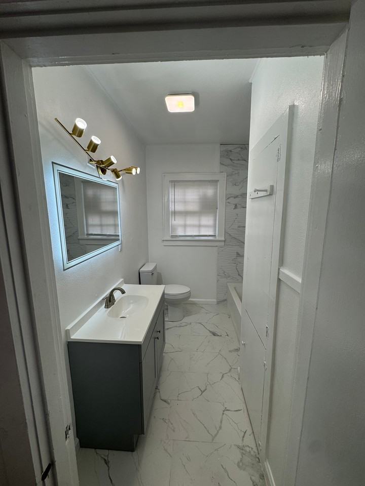117 Ease College St - Photo 7 of 13
