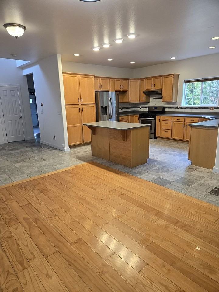 401 Burlingame Rd - Photo 2 of 5