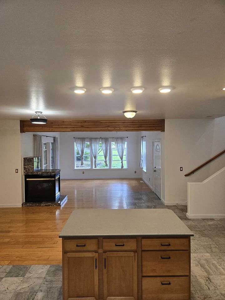 401 Burlingame Rd - Photo 4 of 5