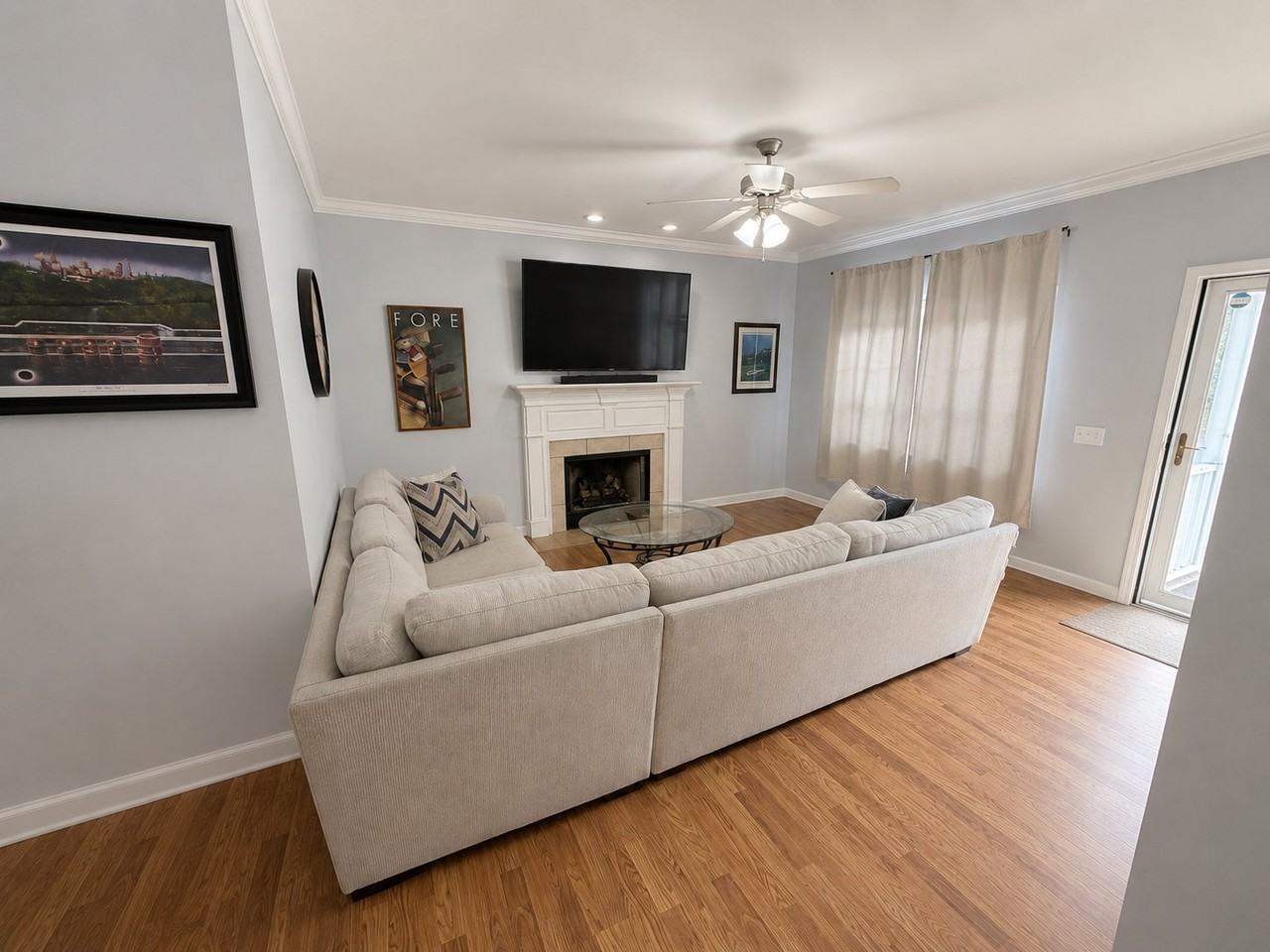 1020 Chevis St - Photo 2 of 14