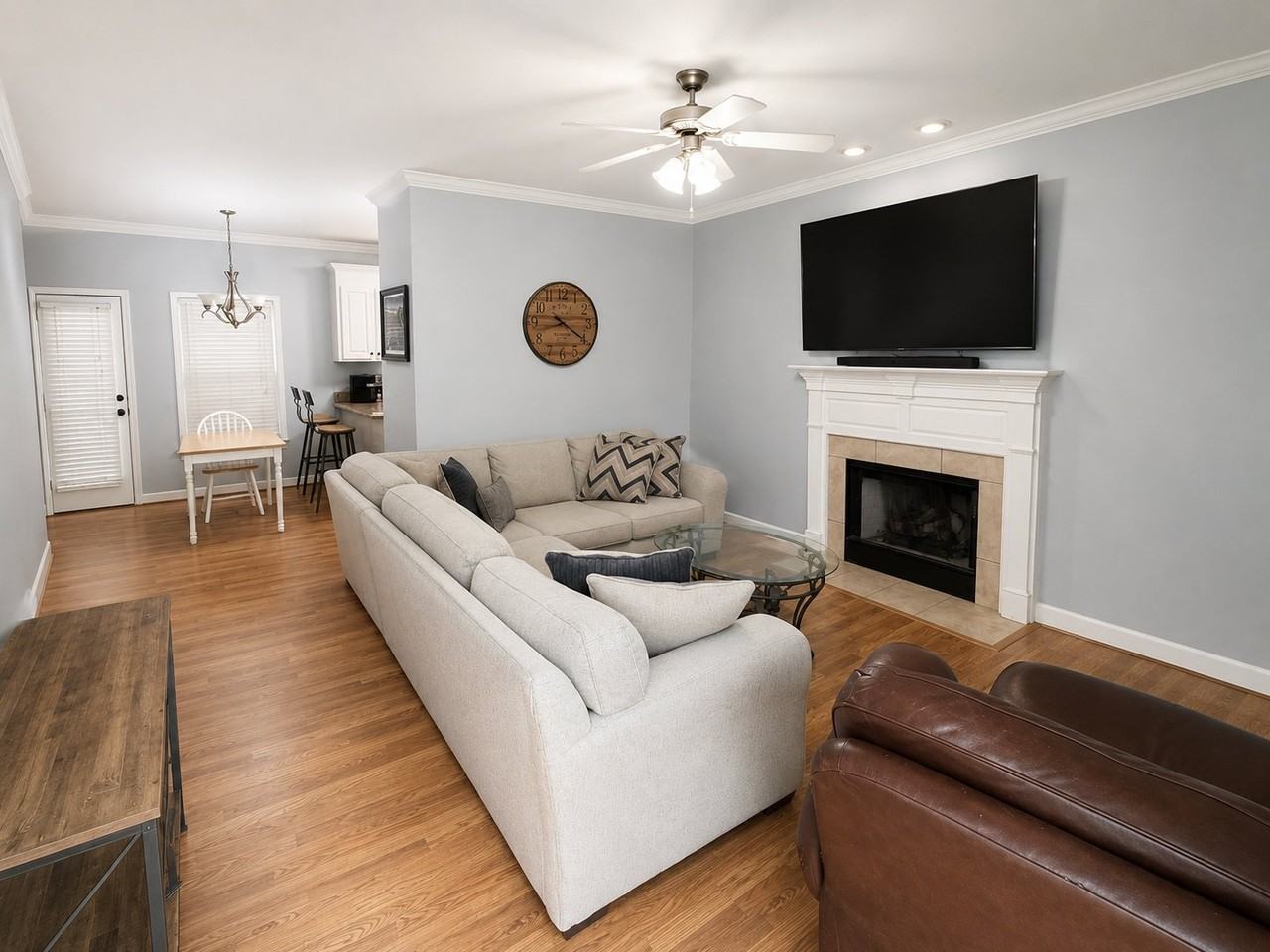 1020 Chevis St - Photo 3 of 14