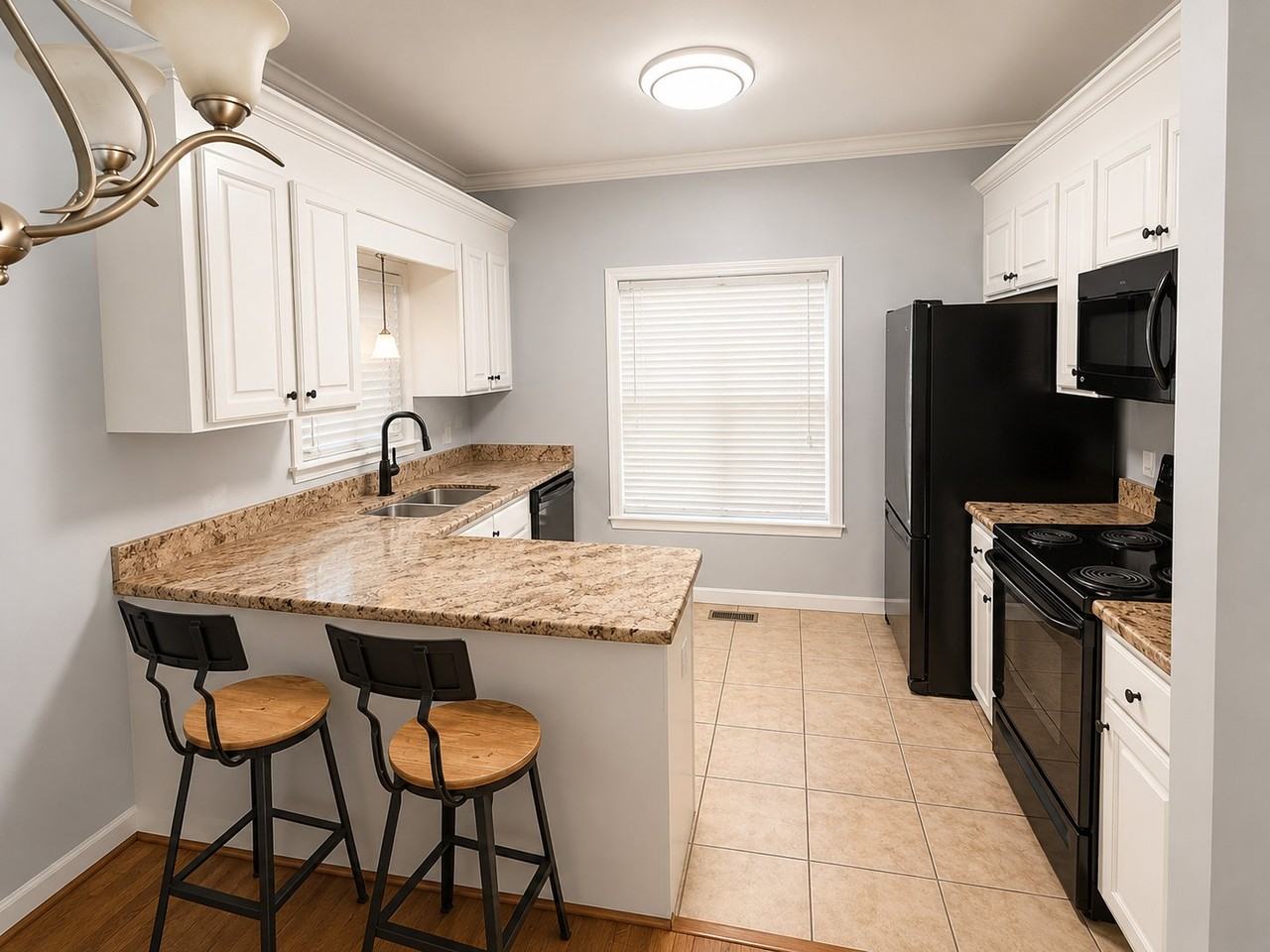 1020 Chevis St - Photo 4 of 14