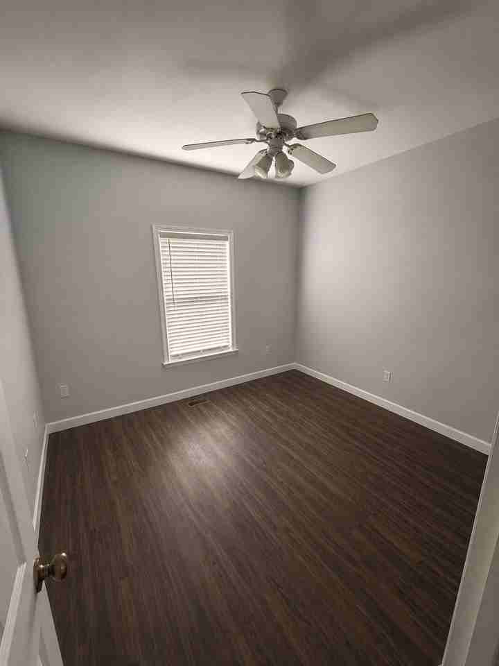 1020 Chevis St - Photo 7 of 14
