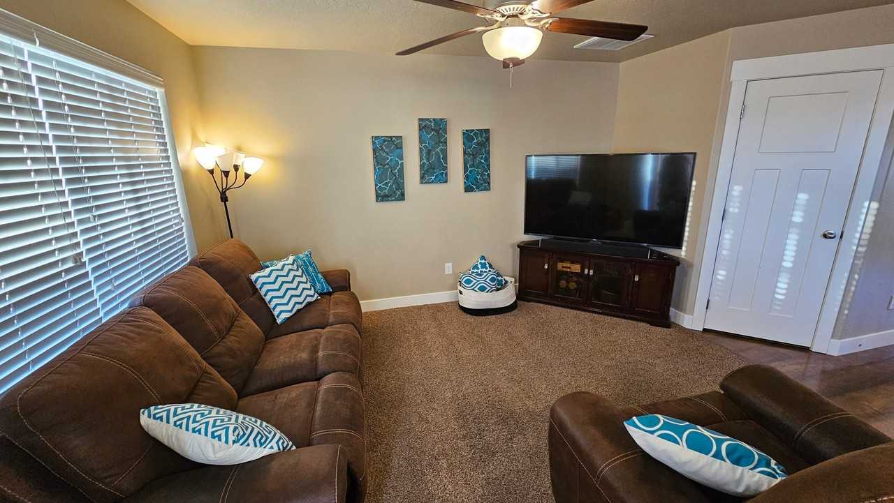 1143 Independence Ave - Photo 6 of 18
