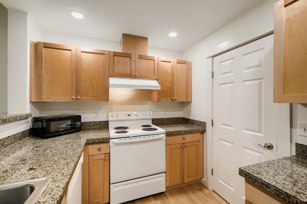 25025 Se Klahanie Blvd #B202 - Photo 2 of 15
