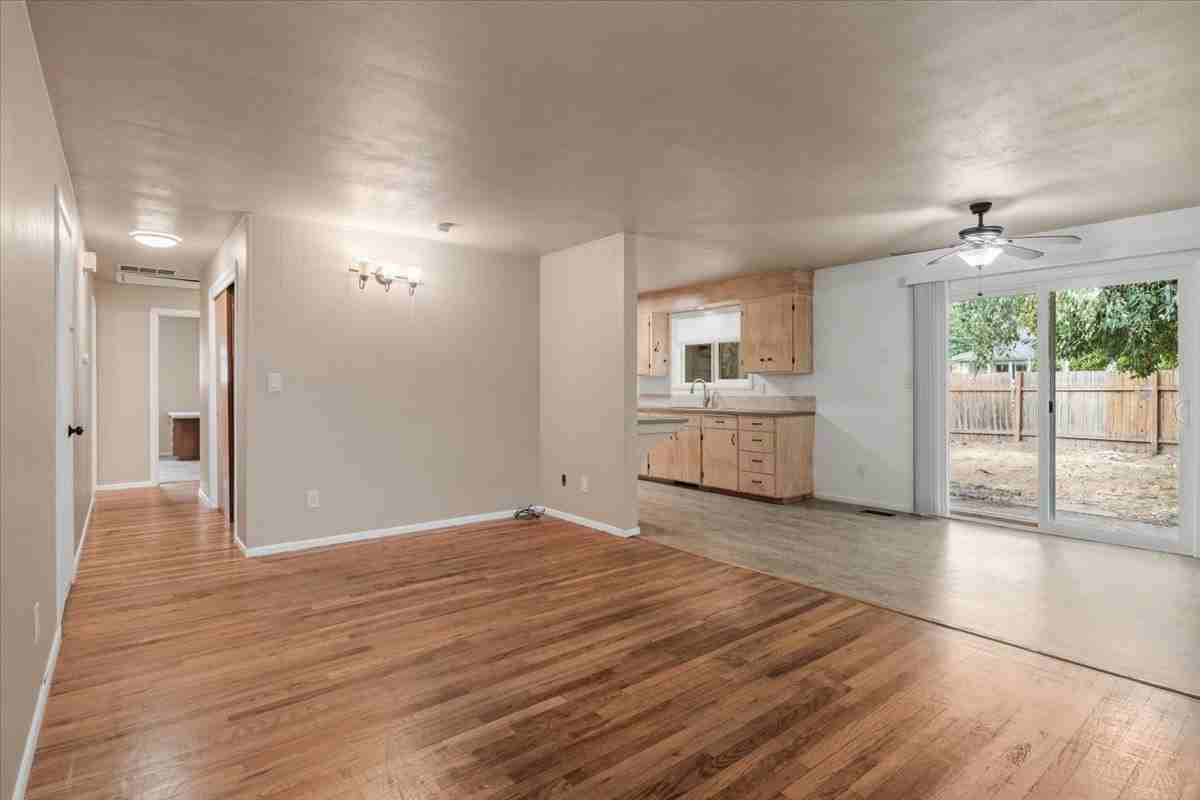 838 Nw 28th St #838 - Photo 4 of 17