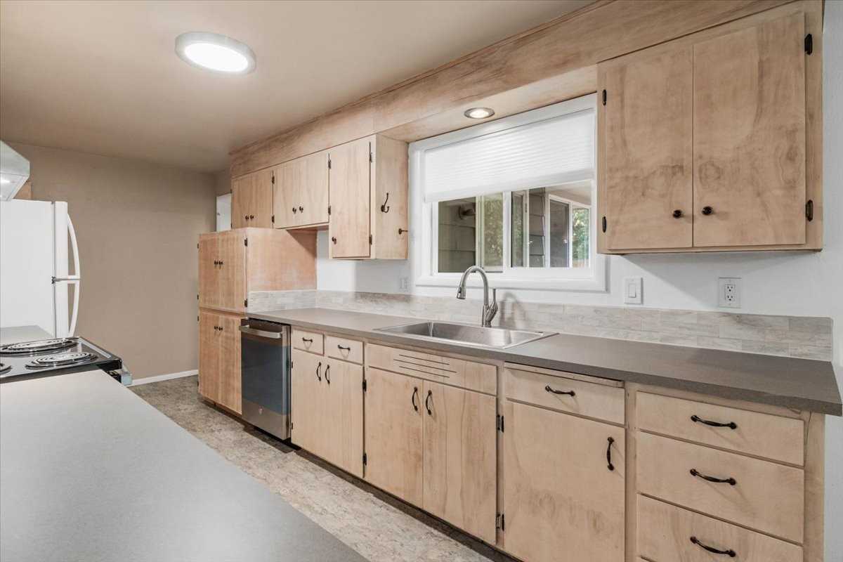 838 Nw 28th St #838 - Photo 7 of 17