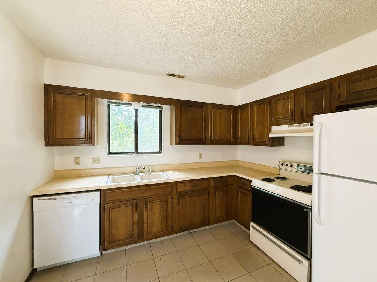 1736 S Meridian Ave #4 - Photo 4 of 12